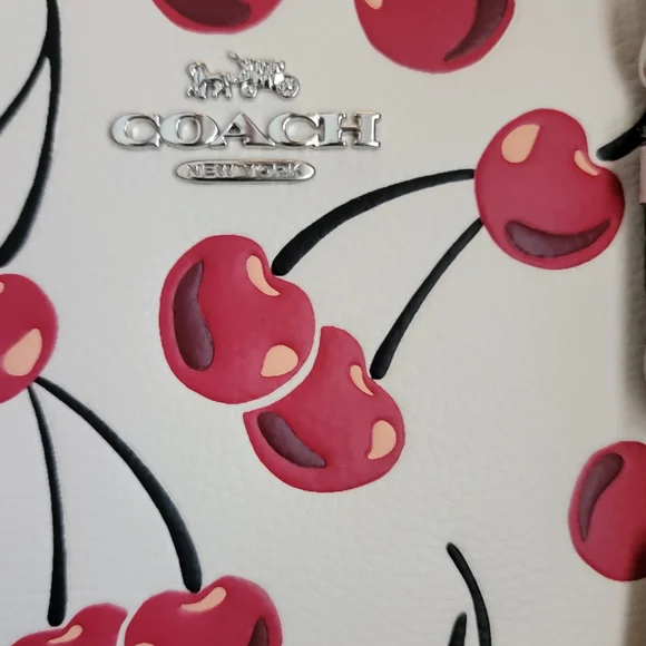 Coach NWT Mollie Tote/Crossbody With NWT Matching Heart Shaped Bag Charm - Picture 5 of 10